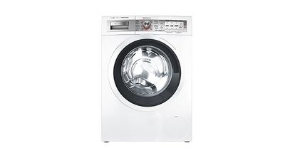 Witte gesloten Bosch-wasmachine tegen een witte achtergrond.
