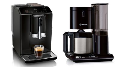 Zwarte Bosch koffiemachine en filterkoffiemachine.