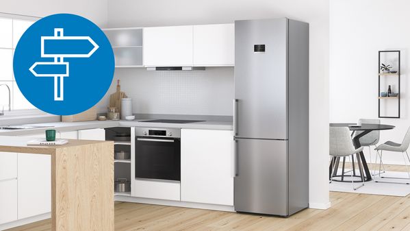 Een Bosch koelkast met daarnaast een wegwijzer om aan te geven dat dit een keuzehulp is.