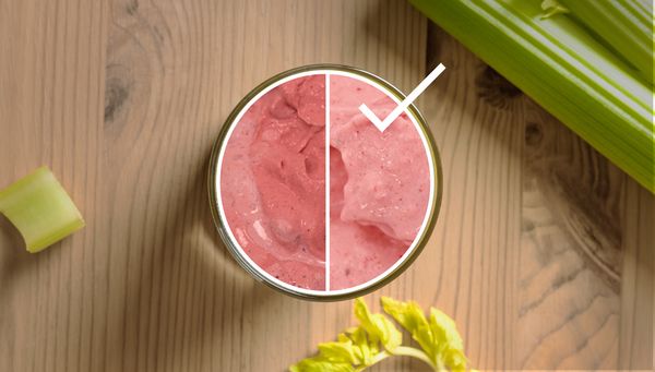 Illustraties met cirkels waarin superieure VitaPower-resultaten (rechts) worden vergeleken met resultaten van conventionele blenders (links) voor roomijs.